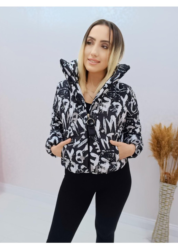 Cepli Dik Yaka Yazı Desen Siyah Mont